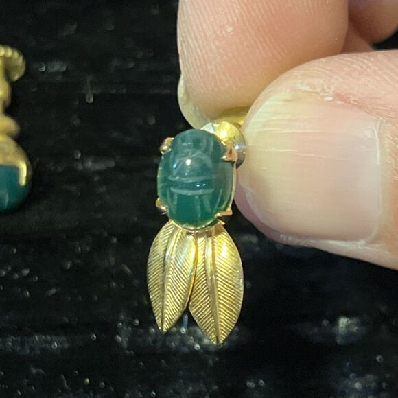 VTG Egyptian Revival 1/20 12k Gold Filled Green Scarab Screw Back Earrings - Picture 3 of 6